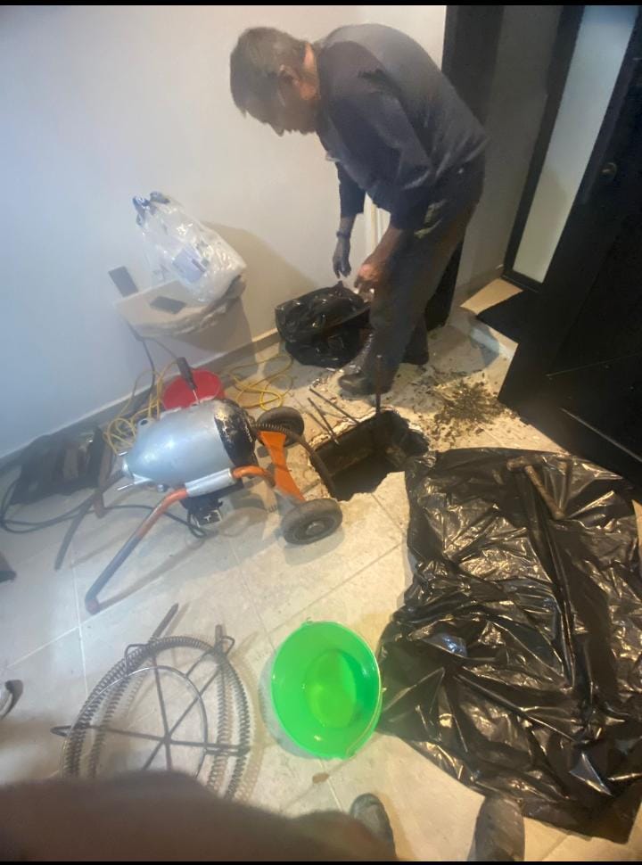 Servicio de desazolves y plomería en la colonia Tránsito en Cuahtémoc